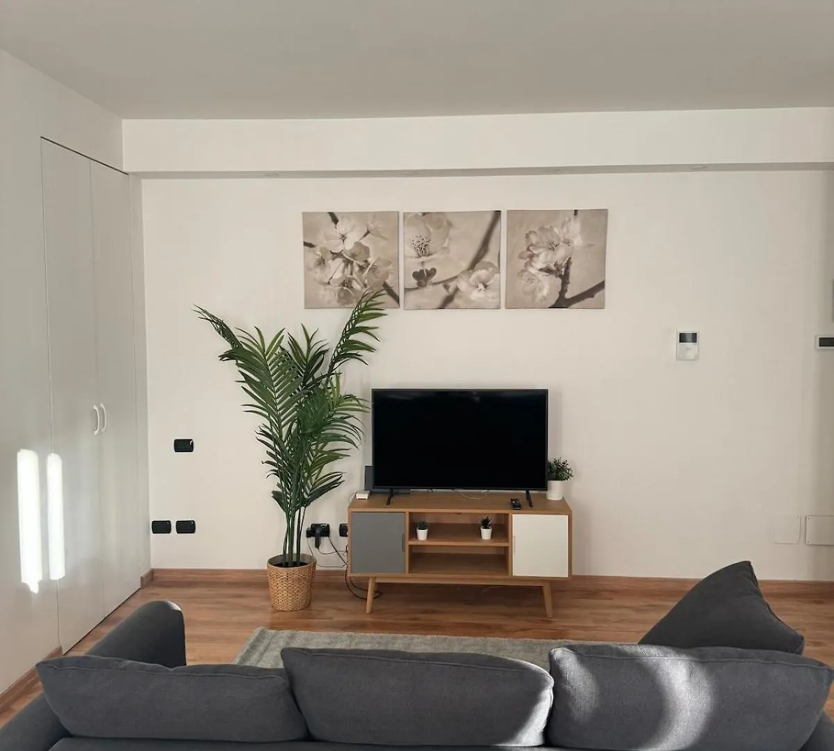 Design Apt On Navigli Milánó